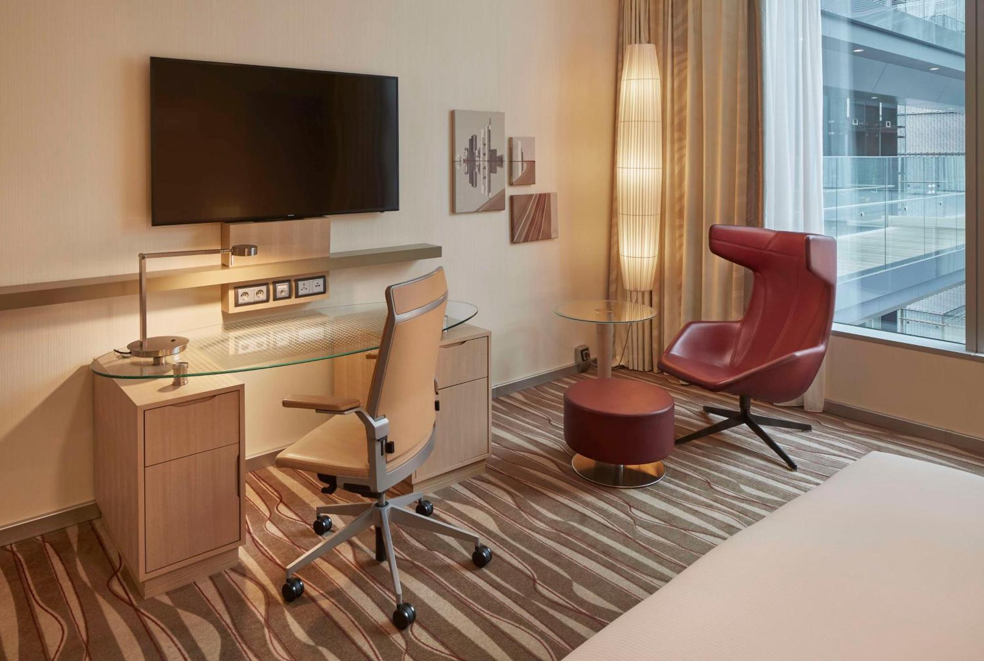 Hotel Hilton Frankfurt Airport 4*
