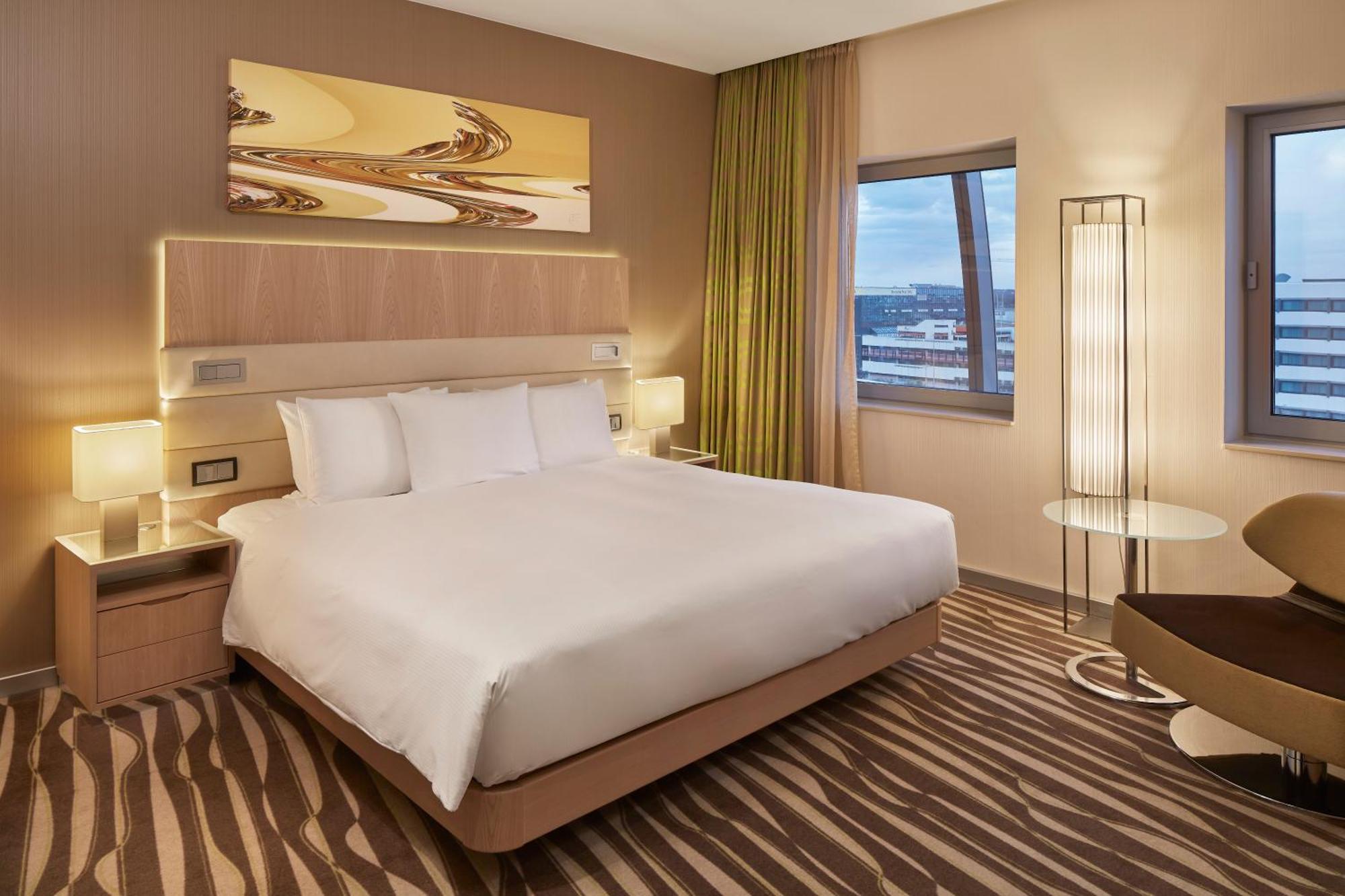 Отель Hilton Frankfurt Airport 4*