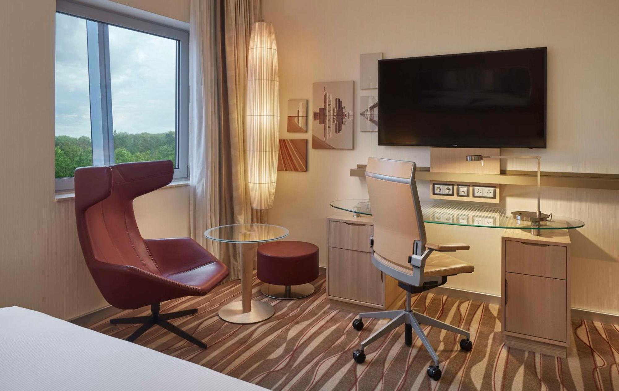 Отель Hilton Frankfurt Airport 4*