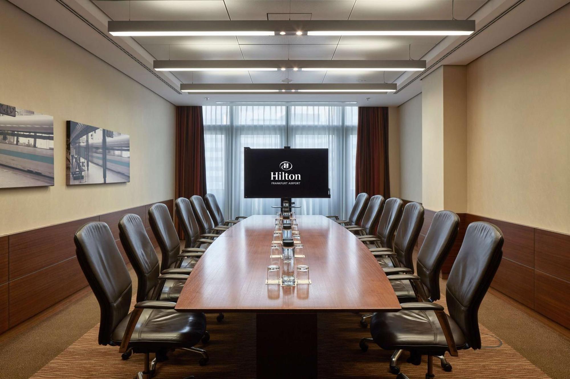 Отель Hilton Frankfurt Airport 4*